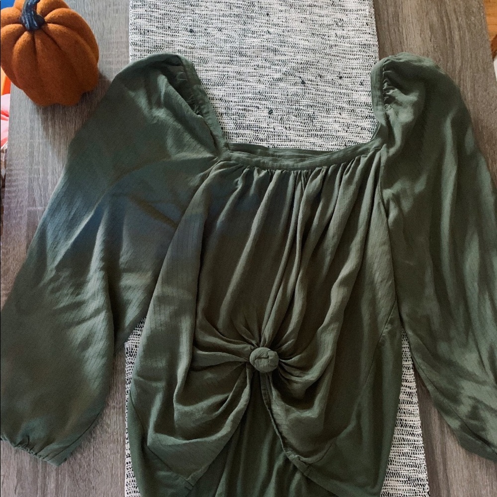 Puffy sleeve blouse